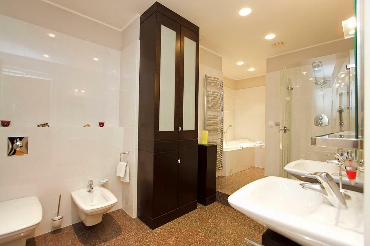 Spacious Elegance In The Heart Of Old Town Apartamento
